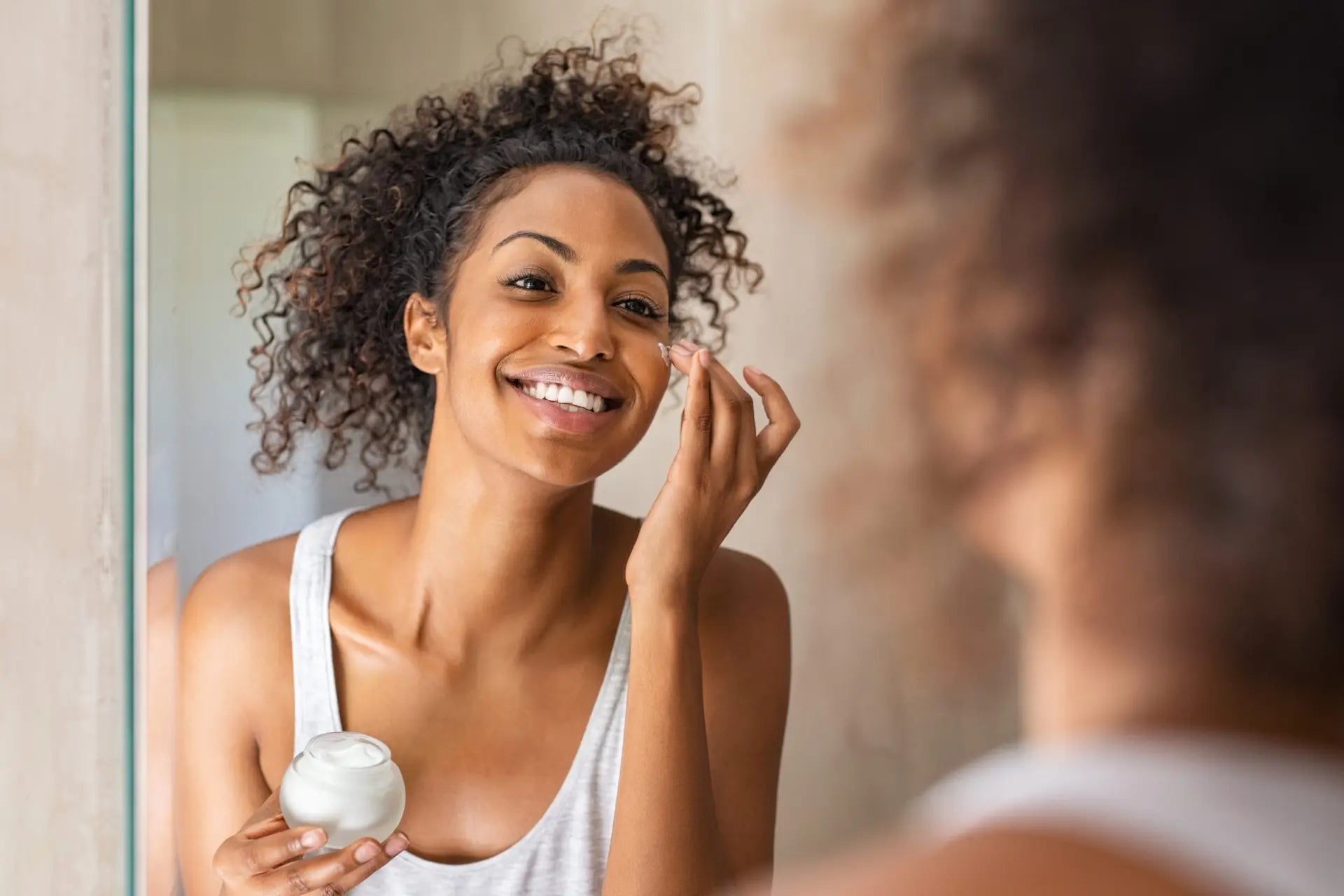 Hanfcreme vs. CBD-Creme: Unterschiede und Anwendungsbereiche
