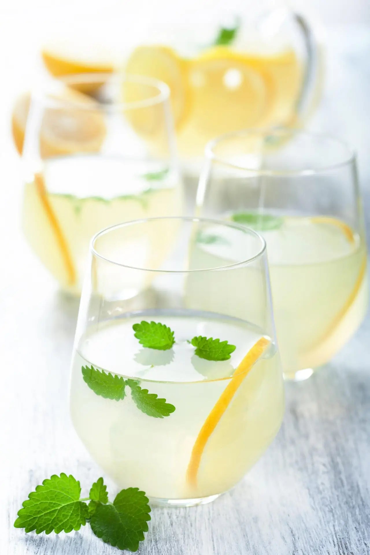 7 gute Gründe, warum du Zitronenwasser trinken solltest